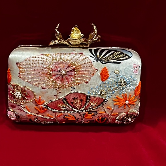 Clutch - Picture 2 of 6